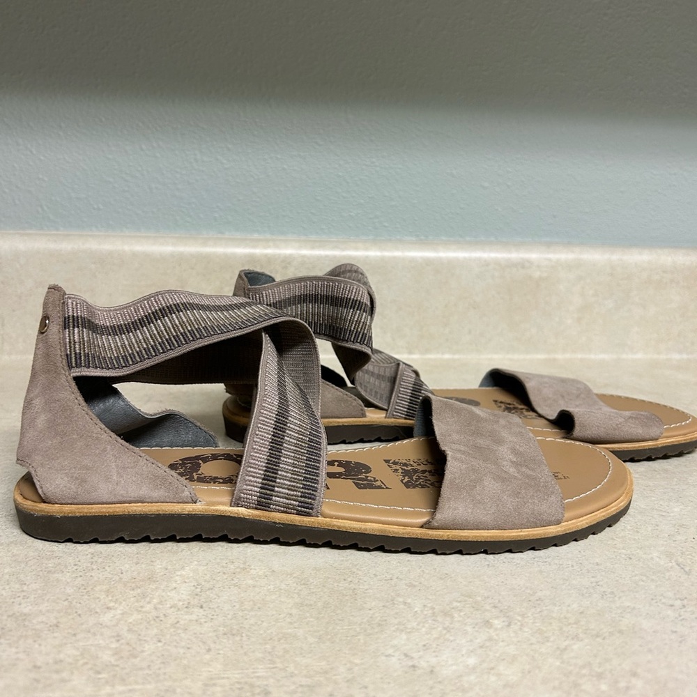 Sorel women’s Taupe Strappy Sandals size 10